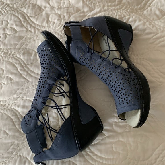 JBU by JAMBU Memory Foam Booties size 11M - Picture 5 of 11